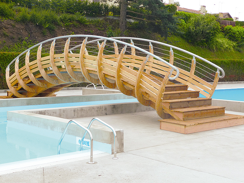 7-Passerelle_piscine_La_pechoire_a_SAINT_DIDIER_EN_VELAY-_XXL_ARCHITECTES